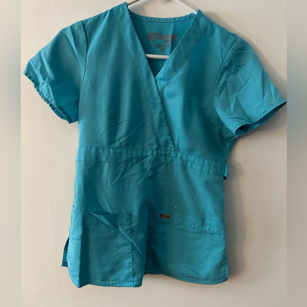 Greys Anatomy XS scrub top